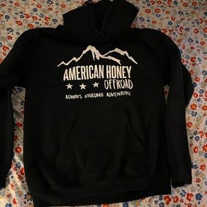 NWOT American honey 🍯 Off-roading sweatshirt. Size small